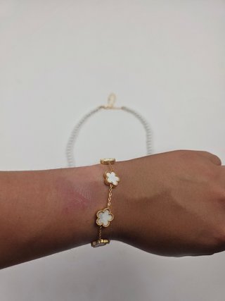 Conjunto 2 pulseras perlas y tréboles