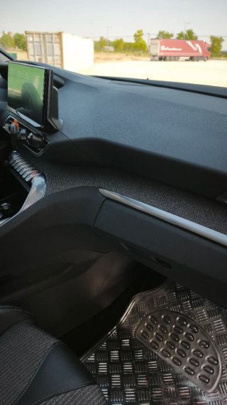 Peugeot 3008 hybrid enchufable, 225cv allure pack.