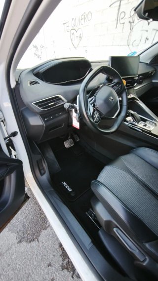 Peugeot 3008 hybrid enchufable, 225cv allure pack.