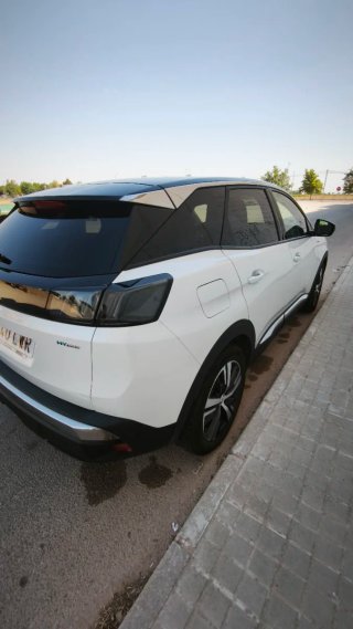 Peugeot 3008 hybrid enchufable, 225cv allure pack.