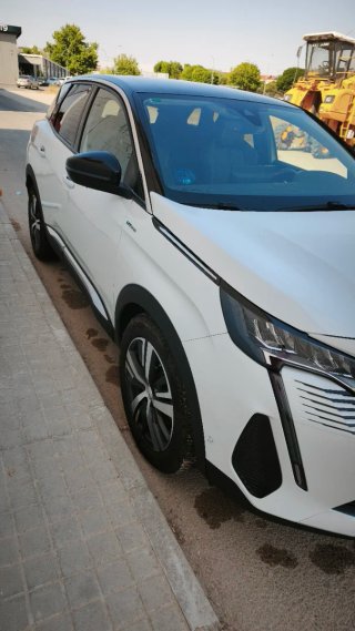 Peugeot 3008 hybrid enchufable, 225cv allure pack.
