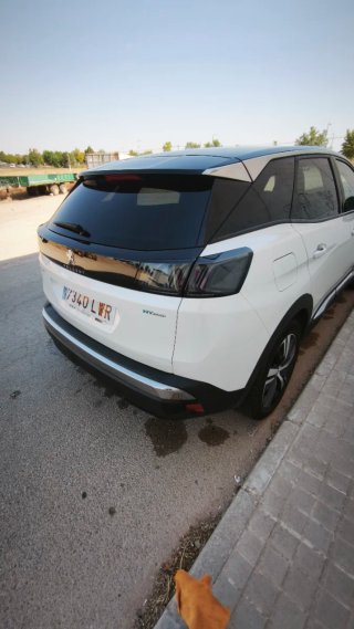 Peugeot 3008 hybrid enchufable, 225cv allure pack.