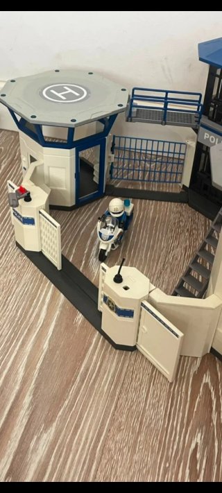 Comisaría Playmobil con figuras
