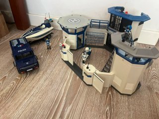 Comisaría Playmobil con figuras