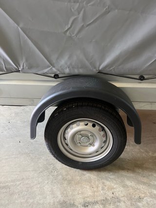 Remolque cerrado lona 750kg