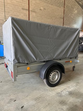 Remolque cerrado lona 750kg