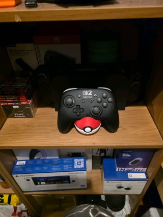 Soporte para mando nintendo switch Poké Ball