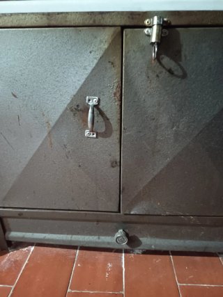 Horno de pan metálico