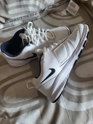 Zapatillas Nike Blancas y Negras