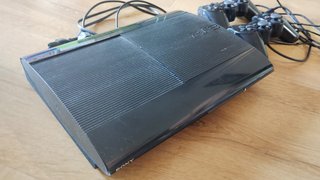 PS3 Super Slim 600 Gb + 2 mandos + juegos
