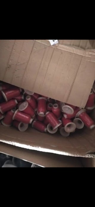 Bobinas de hilo de poliéster a 050 minimo100 unida