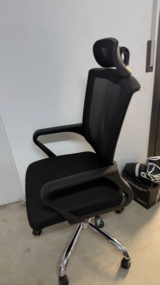 Silla de oficina ergonómica negra