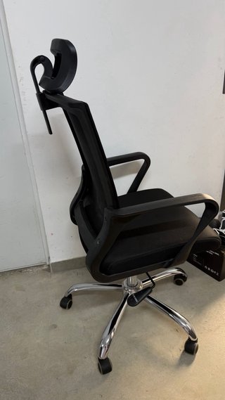 Silla de oficina ergonómica negra