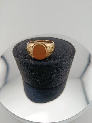 Anillo de oro macizo con diseño