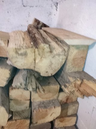 Leña de pino para chimenea