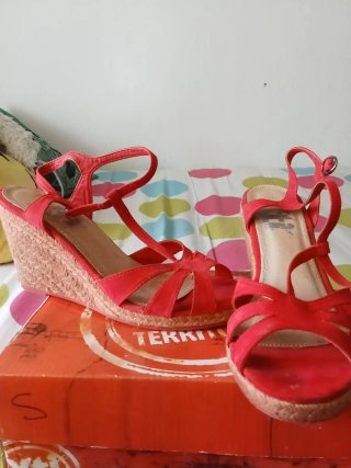 Sandalias cuña rojas