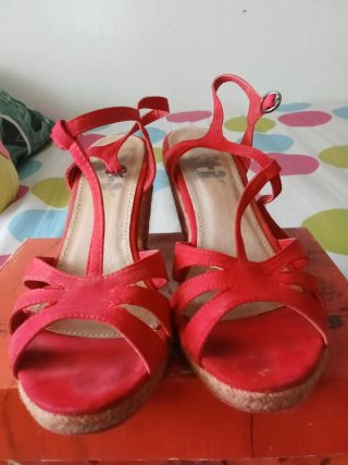 Sandalias cuña rojas
