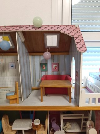 Casa de muñecas de madera