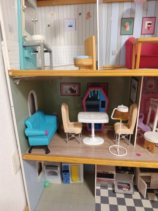 Casa de muñecas de madera