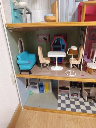 Casa de muñecas de madera