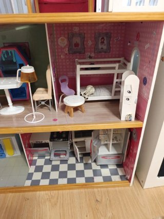 Casa de muñecas de madera