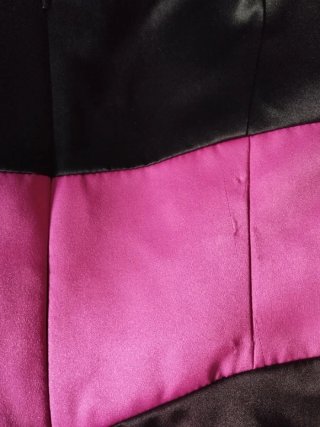 Vestido fiesta negro y rosa  42, pero es menor
