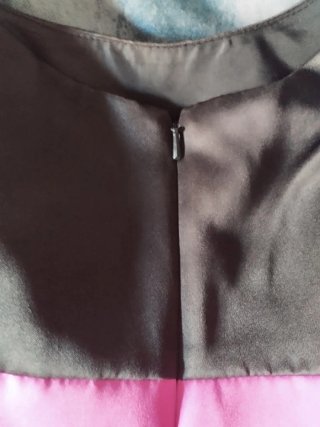 Vestido fiesta negro y rosa  42, pero es menor