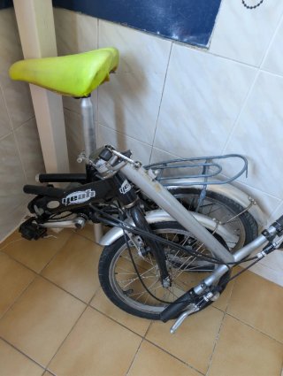 Bicicleta Plegable Negra y Plateada