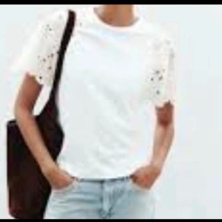 Camiseta Zara bordada blanca