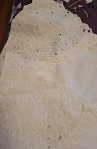 Camiseta Zara bordada blanca