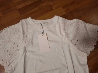 Camiseta Zara bordada blanca