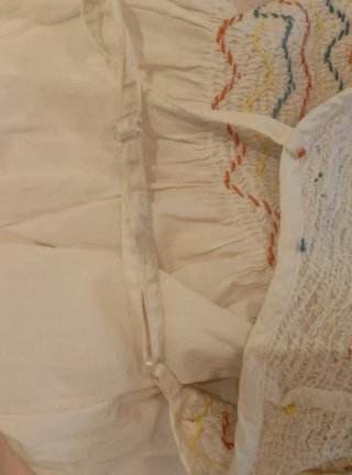 Top tirantes blanco con bordado multicolor
