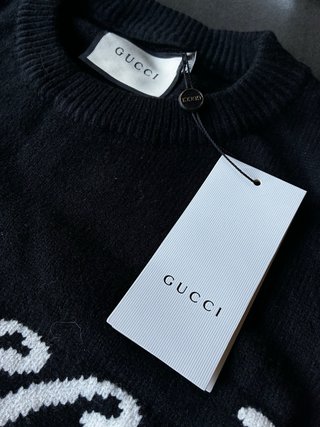 Maglione Gucci nero con logo bianco
