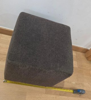 Puff de tela marrón/gris