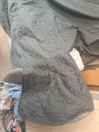 Cubre sofá acolchado gris