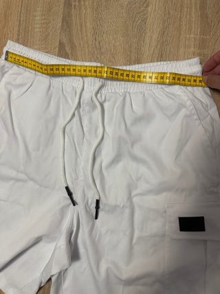 Pantalón corto blanco con bolsillos