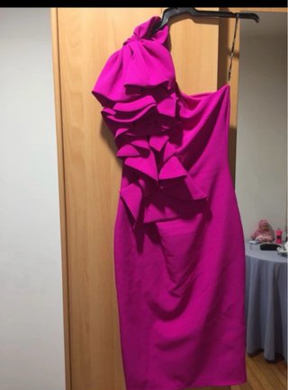 Vestido fiesta rosa con volantes