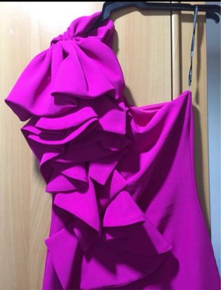 Vestido fiesta rosa con volantes