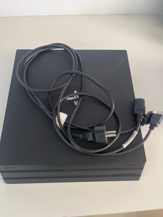 PS4 Pro 1TB + 5 Juegos