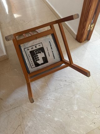 EN BENIDORM  Silla de comedor madera y tela azul