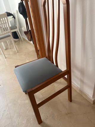 EN BENIDORM  Silla de comedor madera y tela azul