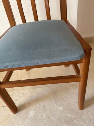 EN BENIDORM  Silla de comedor madera y tela azul
