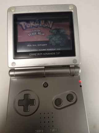 Nintendo Game Boy Advance SP + 2 Juegos Pokémon