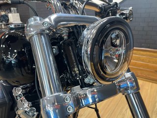 Harley-Davidson Breakout 117 Negra