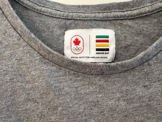 T-shirt sportiva Canada con bandierine