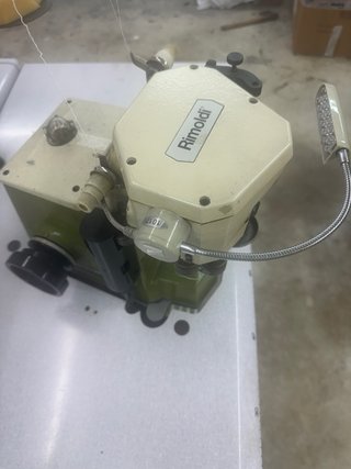 Máquina de coser industrial Rimoldi