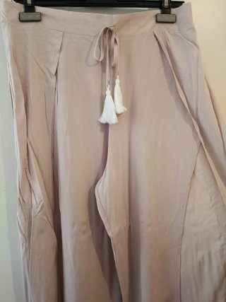 Pantalón  con abertura