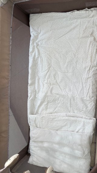Cuna de viaje Jane con edredón y almohada