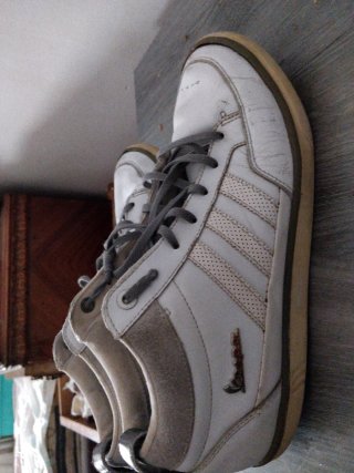Zapatillas Adidas Beige y Blancas