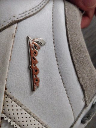 Zapatillas Adidas Beige y Blancas